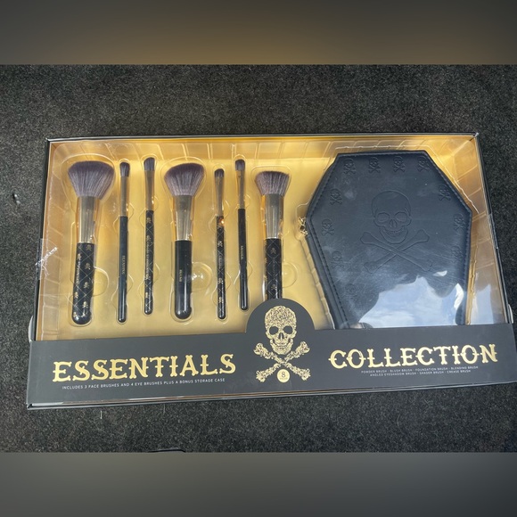 Essentials Collection Skull Coffin Cosmetic Bag And Brush Set NWT - Picture 1 of 7